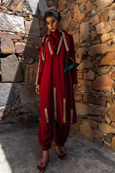 The Home Affair Maroon Cotton, Silk Gota Patti, Embroidery Round Neck Resham Kuta Pant Set at Aza Fashions The Home Affair_Maroon Cotton, Silk Gota Patti, Embroidery Round Neck Resham Kuta Pant Set _at_Aza_Fashions