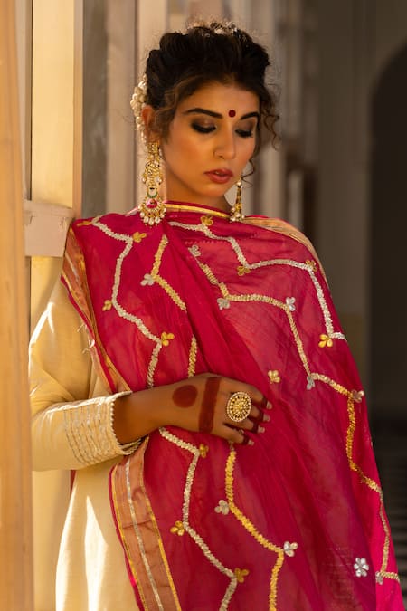 The Home Affair Off White Chanderi, Cotton Gota Patti, Embroidery Plain Kurta Set With Dupatta at Aza Fashions The Home Affair_Off White Chanderi, Cotton Gota Patti, Embroidery Plain Kurta Set With Dupatta _at_Aza_Fashions