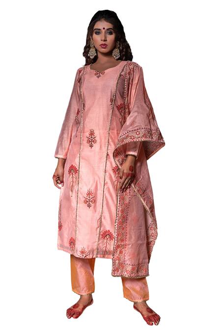 The Home Affair Peach Chanderi, Cotton Embroidery, Gota Patti Split Block Print Kurta Pant Set Online at Aza Fashions The Home Affair_Peach Chanderi, Cotton Embroidery, Gota Patti Split Block Print Kurta Pant Set _Online_at_Aza_Fashions