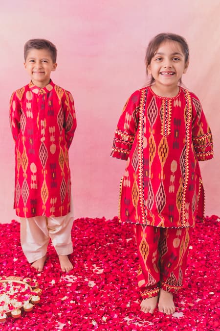 Shop Chotibuti Red Chanderi Mirrors Ikat Pattern Work Kurta With Salwar Online at Aza Fashions Shop_Chotibuti_Red Chanderi Mirrors Ikat Pattern Work Kurta With Salwar _Online_at_Aza_Fashions