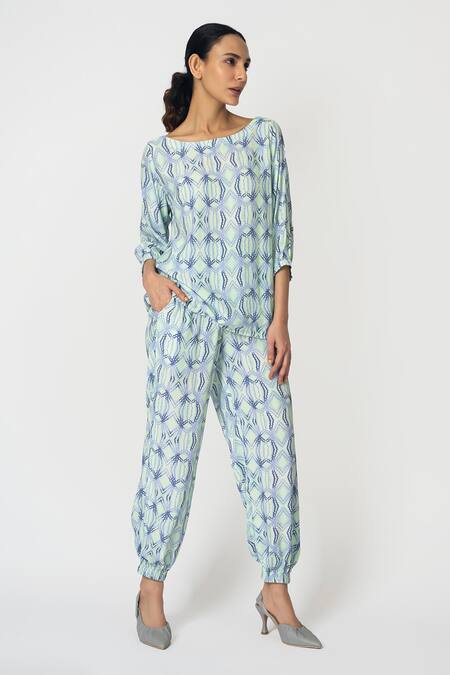 Buy Klad Green Crepe Printed Rhombus Boat Neck Top And Jogger Pant Set Online at Aza Fashions Buy_Klad_Green Crepe Printed Rhombus Boat Neck Top And Jogger Pant Set_Online_at_Aza_Fashions