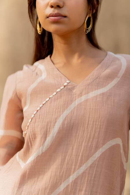 Buy Nirjara Pink Chanderi Cotton Embroidery V-neck Arsa Stroke Hand Painted Kurta And Pant Set Buy_Nirjara_Pink Chanderi Cotton Embroidery V-neck Arsa Stroke Hand Painted Kurta And Pant Set