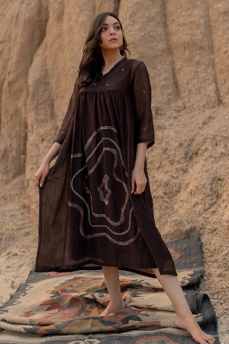 Buy_Nirjara_Brown Chanderi Cotton Embroidery V-neck Arazi Floral Hand Painted Dress 