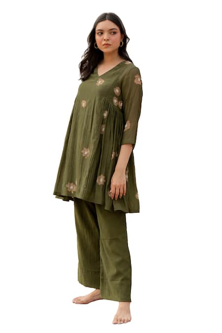 Nirjara_Green Chanderi Cotton Beads, Fabric Flowers Nara Printed Kurta And Pant Set _Online_at_Aza_Fashions