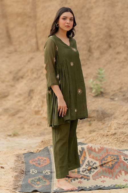 Buy_Nirjara_Green Chanderi Cotton Beads, Fabric Flowers Nara Printed Kurta And Pant Set _Online_at_Aza_Fashions