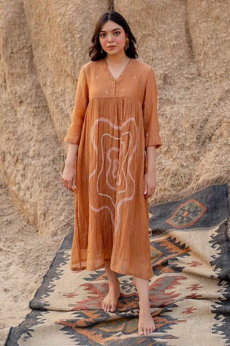 Nirjara Brown Chanderi Cotton Hand Painted Stroke V Arazi Dress 