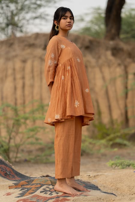 Nirjara_Brown Chanderi Cotton Embroidery, Beads Nara Floral Pattern Kurta And Pant Set _Online_at_Aza_Fashions