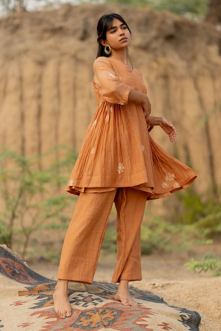 Nirjara_Brown Chanderi Cotton Embroidery, Beads Nara Floral Pattern Kurta And Pant Set _at_Aza_Fashions