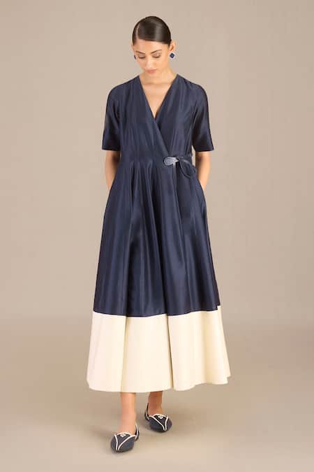 AMPM Blue Rose Silk Colorblocked V Neck Alizeh Midi Dress With Belt 