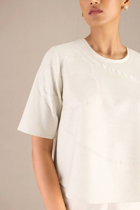 Buy_Ampm_Ivory Chanderi Round Neck Lea Self Design Top With Pant