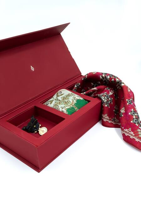 S&N By Shantnu Nikhil_Red Mughal Print Pocket Square And Brooch Independence Kit_Online_at_Aza_Fashions