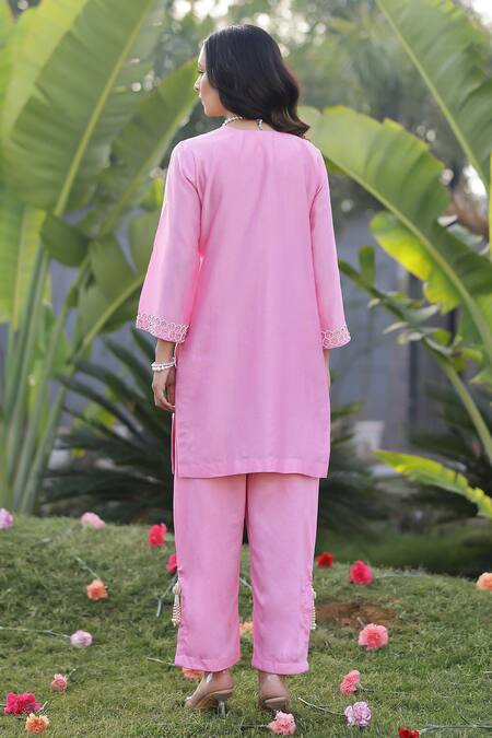 Buy_Chrkha_Pink Cotton Satin, Chanderi Silk Beads, Sequins Honeycomb Embroidered Kurta Set 