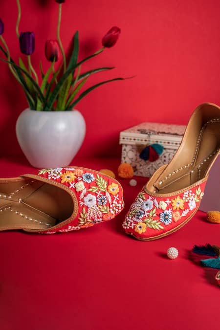 Shop Cilwana Studio Red Embroidered Floral Juttis at Aza Fashions Shop_Cilwana Studio_Red Embroidered Floral Juttis _at_Aza_Fashions