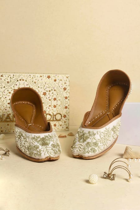 Cilwana Studio Dabka Floral Embroidered Juttis 
