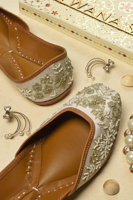 Cilwana Studio Dabka Floral Embroidered Juttis