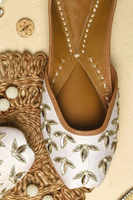 Cilwana Studio_Ivory Embroidered Juttis _Online_at_Aza_Fashions