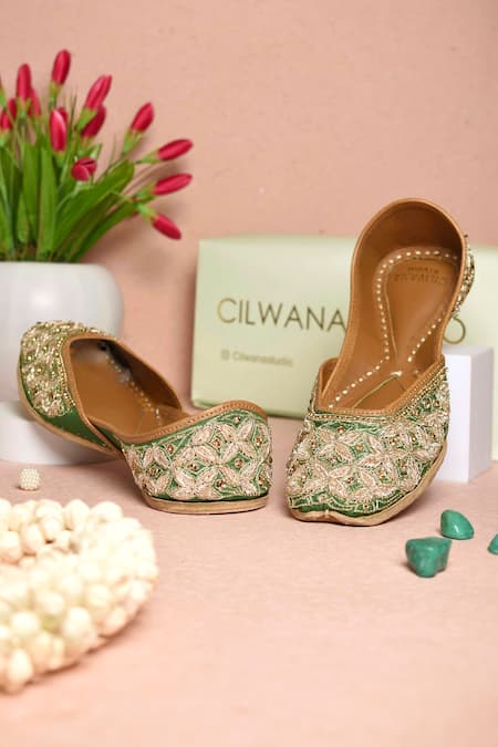 Cilwana Studio Jaal Embroidered Juttis 