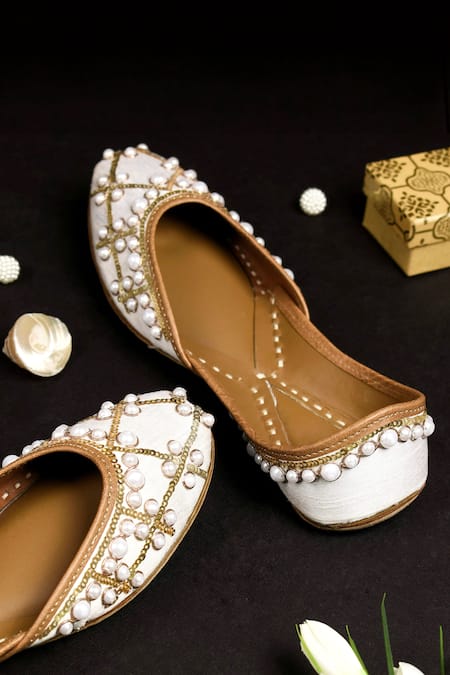 Cilwana Studio Pearl Embroidered Juttis 