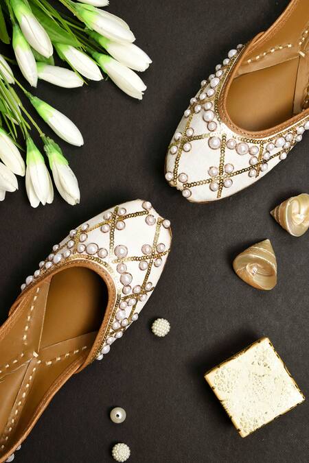 Cilwana Studio_Off White Embroidered Pearl Juttis _Online_at_Aza_Fashions