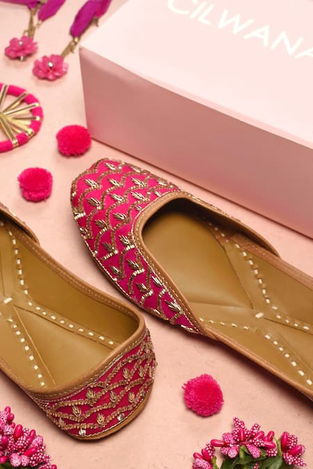 Cilwana Studio Jaal Embroidered Juttis 