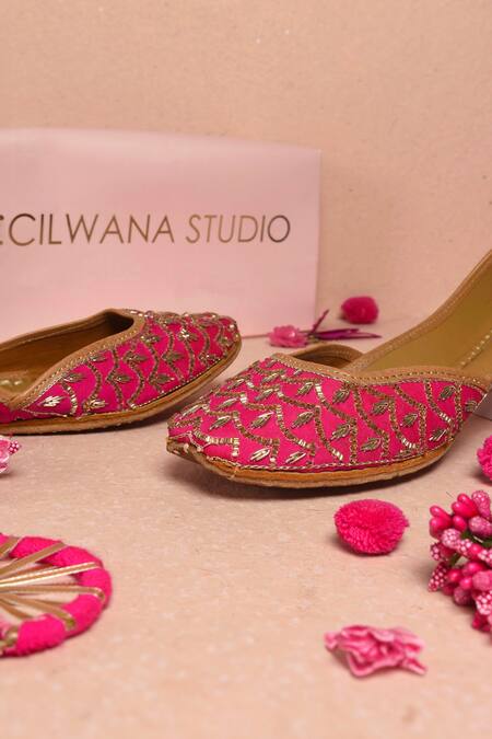Cilwana Studio Pink Jaal Embroidered Juttis Online at Aza Fashions Cilwana Studio_Pink Jaal Embroidered Juttis _Online_at_Aza_Fashions