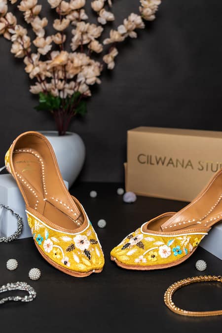 Cilwana Studio Sozni Embroidered Juttis 