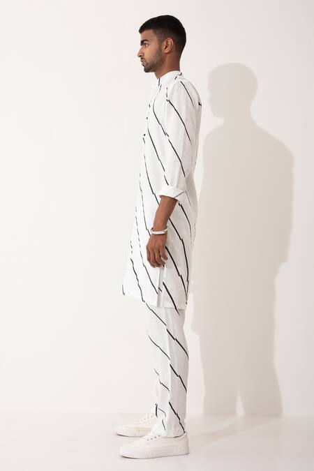 Buy Son Of A Noble Snob White Linen Zander Bias Printed Kurta And Pant Set Online at Aza Fashions Buy_Son Of A Noble Snob_White Linen Zander Bias Printed Kurta And Pant Set _Online_at_Aza_Fashions