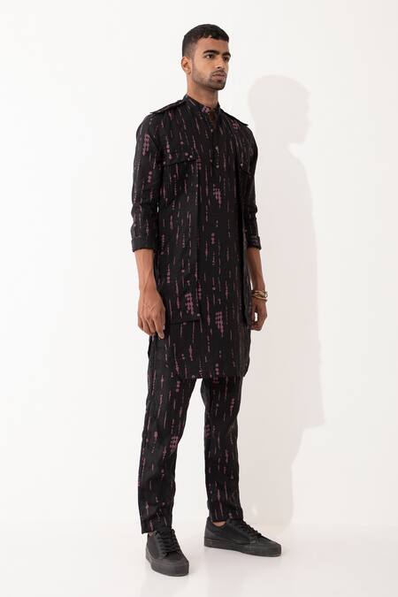 Son Of A Noble Snob Black Linen Printed Bundi With Kurta Set Online at Aza Fashions Son Of A Noble Snob_Black Linen Printed Bundi With Kurta Set _Online_at_Aza_Fashions