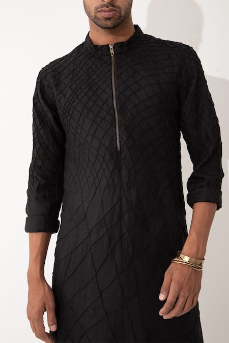 Son Of A Noble Snob Black Linen Alistair Straight Textured Kurta With Pant at Aza Fashions Son Of A Noble Snob_Black Linen Alistair Straight Textured Kurta With Pant _at_Aza_Fashions