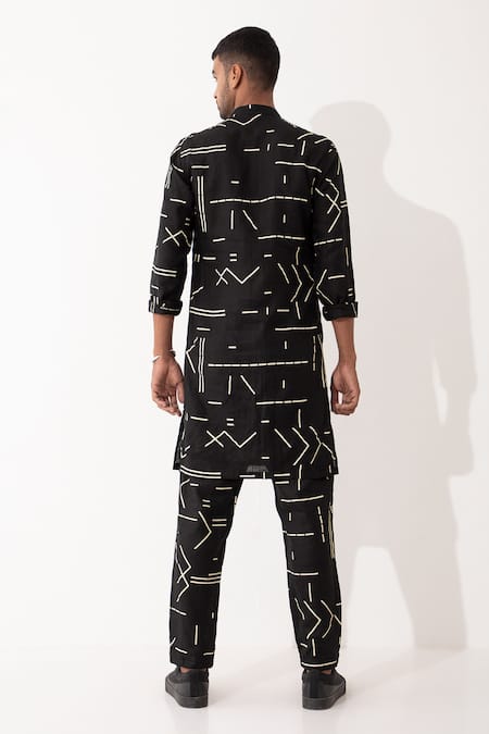 Shop Son Of A Noble Snob Black Linen Hazel Contrast Geometric Print Kurta With Pant at Aza Fashions Shop_Son Of A Noble Snob_Black Linen Hazel Contrast Geometric Print Kurta With Pant _at_Aza_Fashions