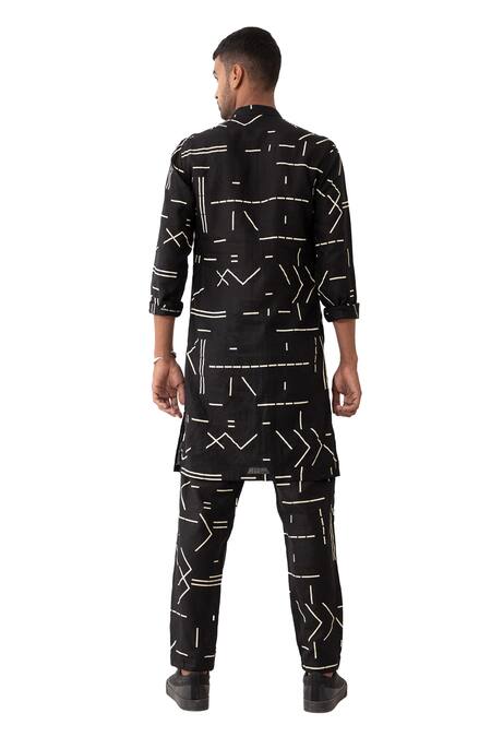 Son Of A Noble Snob Black Linen Hazel Contrast Geometric Print Kurta With Pant Online at Aza Fashions Son Of A Noble Snob_Black Linen Hazel Contrast Geometric Print Kurta With Pant _Online_at_Aza_Fashions