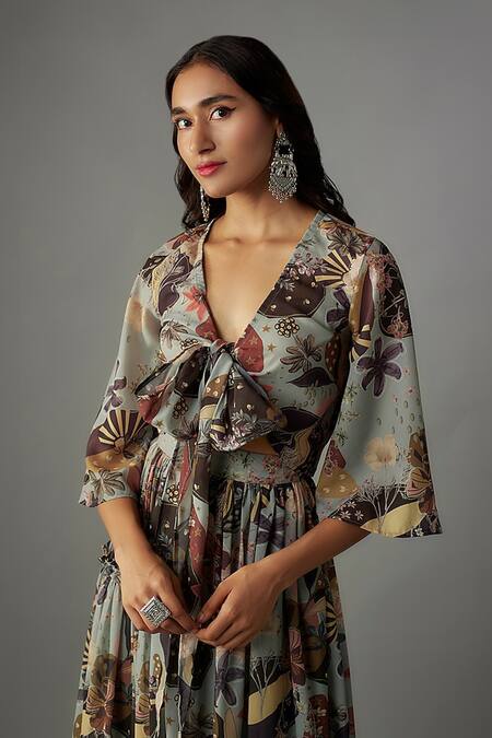 Vana Ethnics_Grey Viscose V-neck Botanic Fleur Print Lehenga With Blouse _at_Aza_Fashions