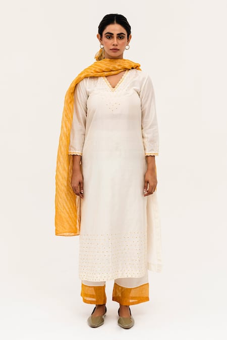 Naina Jain Off White Silk Embroidery Mirror V Suri Ditsy Sheesha Kurta Pant Set 