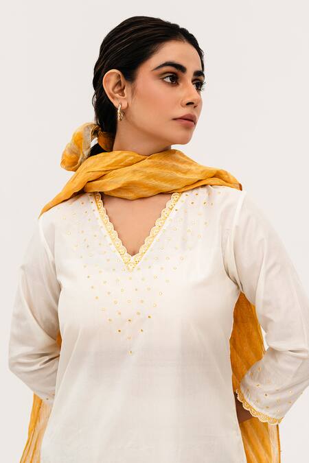 Shop_Naina Jain_Off White Silk, Linen Embroidery V-neck Suri Ditsy Sheesha Kurta Pant Set_Online_at_Aza_Fashions