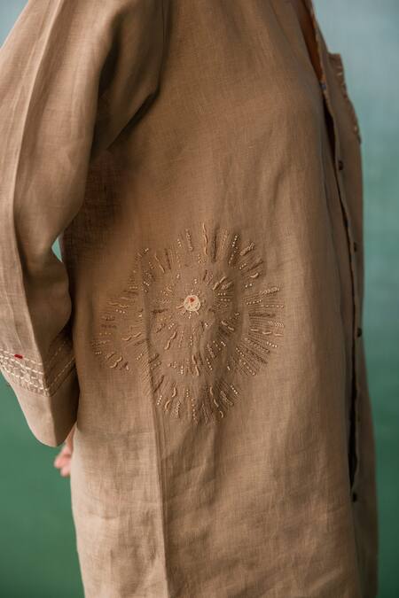 Buy Archana Jaju Brown Linen Embroidery, Sequins, Beads Floral Threadwork Shirt With Pant Buy_Archana Jaju_Brown Linen Embroidery, Sequins, Beads Floral Threadwork Shirt With Pant