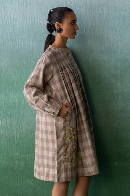 Shop Archana Jaju Brown Linen Beads, Applique Round Neck Checkered Kalamkari Threadwork Dress Shop_Archana Jaju_Brown Linen Beads, Applique Round Neck Checkered Kalamkari Threadwork Dress