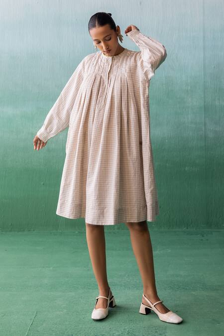 Shop Archana Jaju Beige Linen Beads, Applique Round Neck Kalamkari Threadwork Checkered Dress Shop_Archana Jaju_Beige Linen Beads, Applique Round Neck Kalamkari Threadwork Checkered Dress