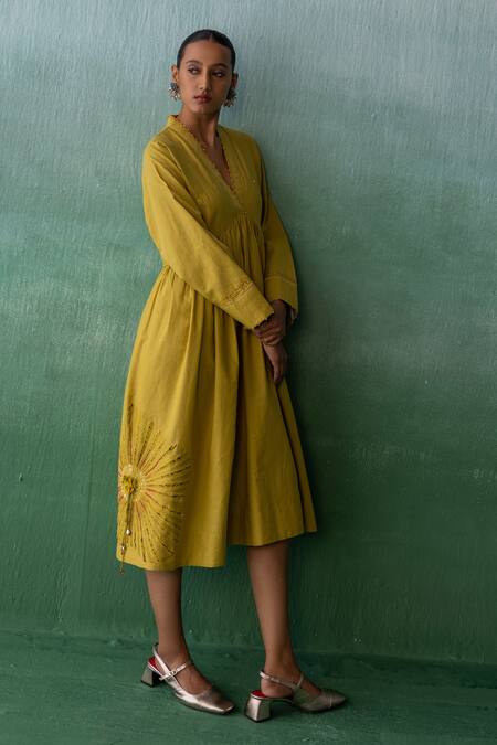 Buy Archana Jaju Yellow Cotton, Linen Applique, Beads V-neck Side Kalamkari Dress Buy_Archana Jaju_Yellow Cotton, Linen Applique, Beads V-neck Side Kalamkari Dress