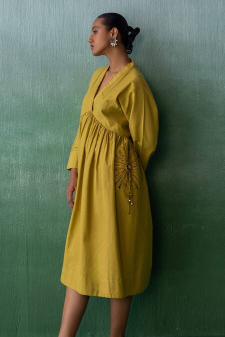 Shop Archana Jaju Yellow Cotton, Linen Applique, Beads V-neck Side Kalamkari Dress Shop_Archana Jaju_Yellow Cotton, Linen Applique, Beads V-neck Side Kalamkari Dress