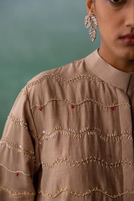 Archana Jaju_Brown Chanderi Beads, Embroidery Mandarin Collar Thread Wave Shirt With Pant_at_Aza_Fashions