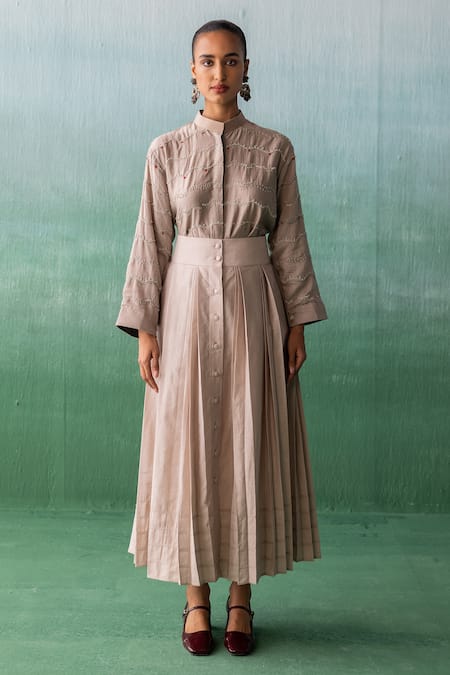 Archana Jaju Grey Chanderi Embroidered Thread Wave Shirt With Pleated Skirt 