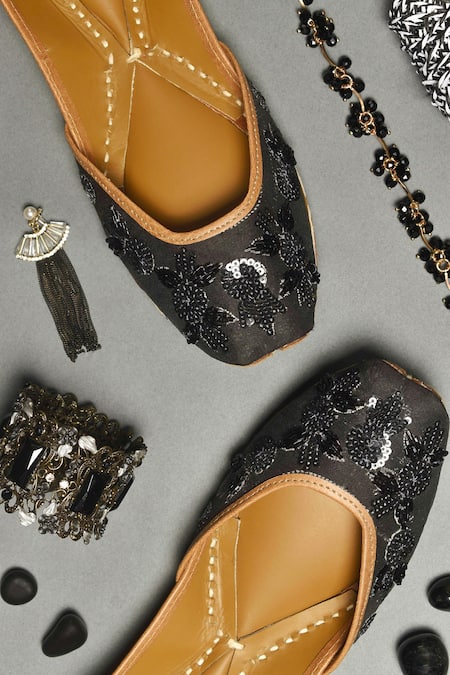 Cilwana Studio_Black Embroidered Floral Juttis _Online_at_Aza_Fashions