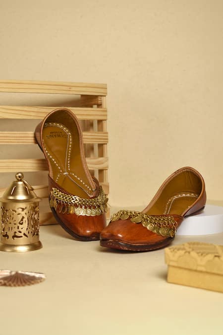 Cilwana Studio Metallic Embroidered Juttis 