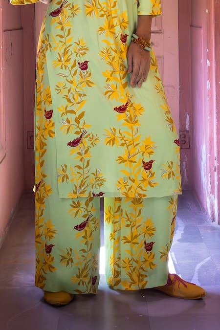 Amrood Green Maheshwari, Satin High , Round Macha Floral Kurta Pant Set Online at Aza Fashions Amrood_Green Maheshwari, Satin High , Round Macha Floral Kurta Pant Set _Online_at_Aza_Fashions