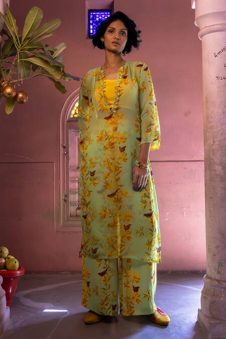 Amrood_Green Satin Embroidery Button-down Neck Floral Pattern Sheer Kurta _at_Aza_Fashions
