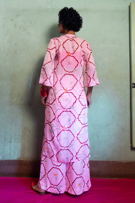 Shop Amrood Pink Maheshwari, Satin Embroidery Round Neck Floral Jaal Pattern Kurta Pant Set at Aza Fashions Shop_Amrood_Pink Maheshwari, Satin Embroidery Round Neck Floral Jaal Pattern Kurta Pant Set _at_Aza_Fashions