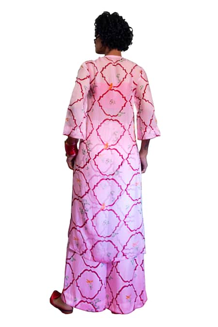 Shop Amrood Pink Maheshwari, Satin Embroidery Round Neck Floral Jaal Pattern Kurta Pant Set Shop_Amrood_Pink Maheshwari, Satin Embroidery Round Neck Floral Jaal Pattern Kurta Pant Set