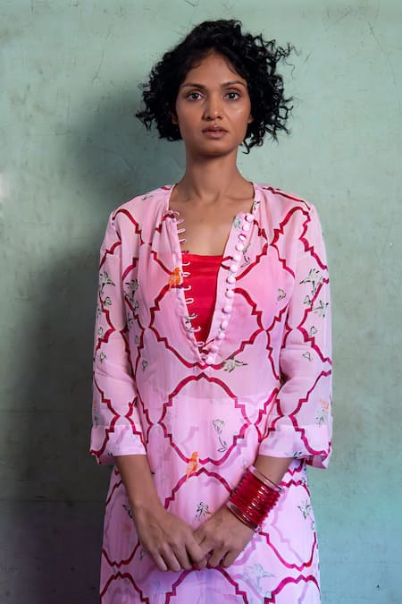 Amrood_Pink Satin Embroidery Round Neck Floral Jaal Pattern Kurta _at_Aza_Fashions