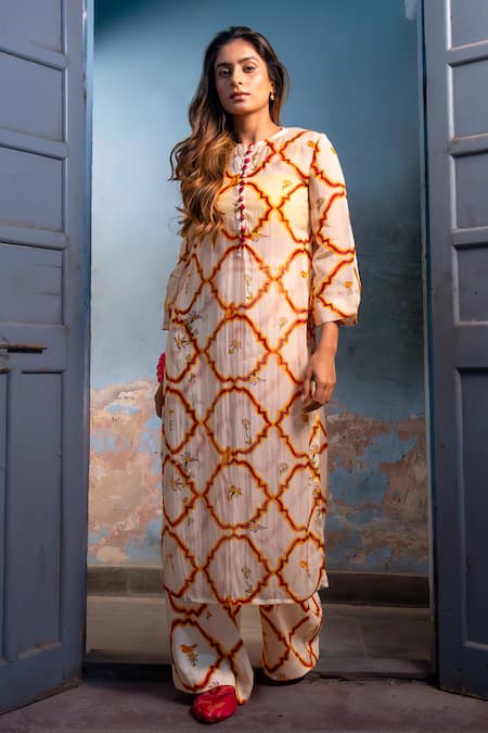 Amrood_Yellow Satin Embroidery Round Neck Floral Pattern Kurta _Online_at_Aza_Fashions