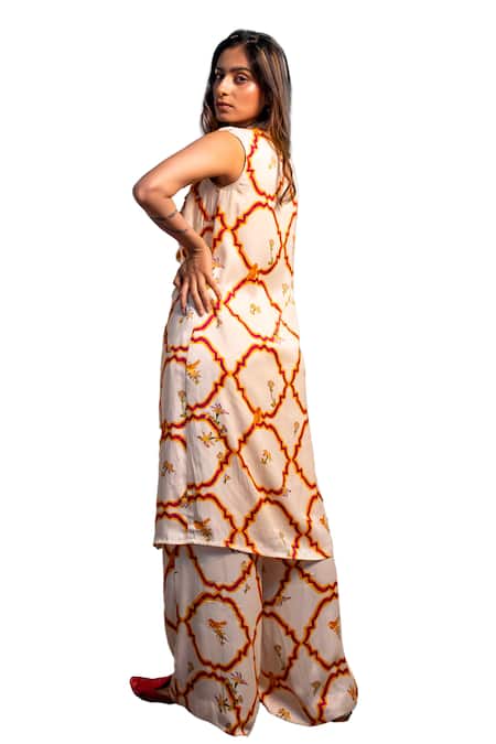 Buy_Amrood_Yellow Maheshwari, Satin Embroidery Collared Jaali Pattern Kurta Pant Set 